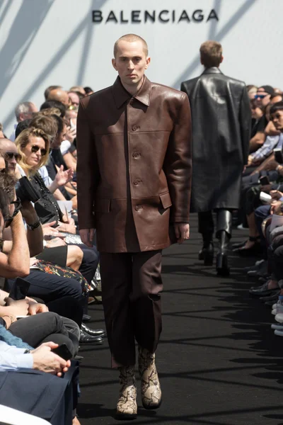 Look 14